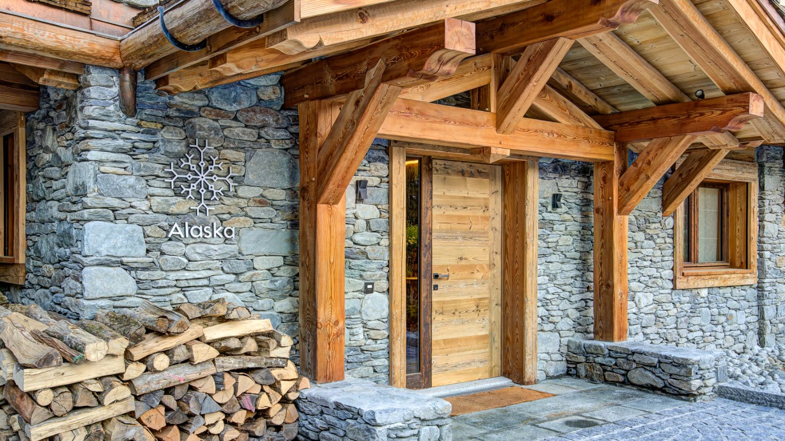 luxury-ski-chalet-chamonix-alaska-oxford-ski-front-door.jpg