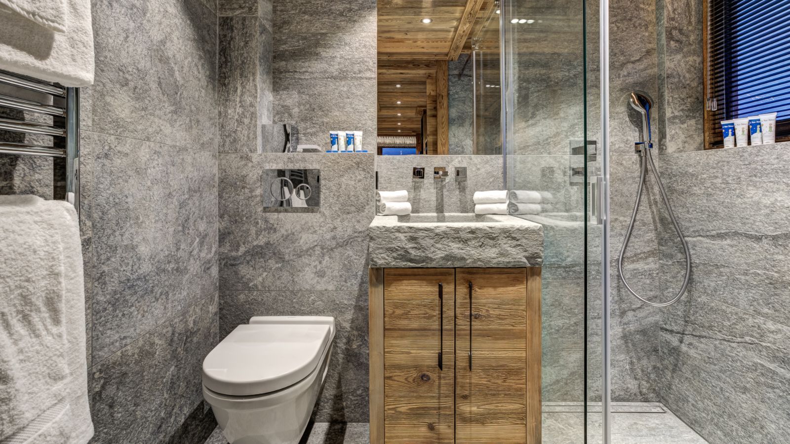luxury-ski-chalet-chamonix-azurite-oxford-ski-bathroom (1).jpg
