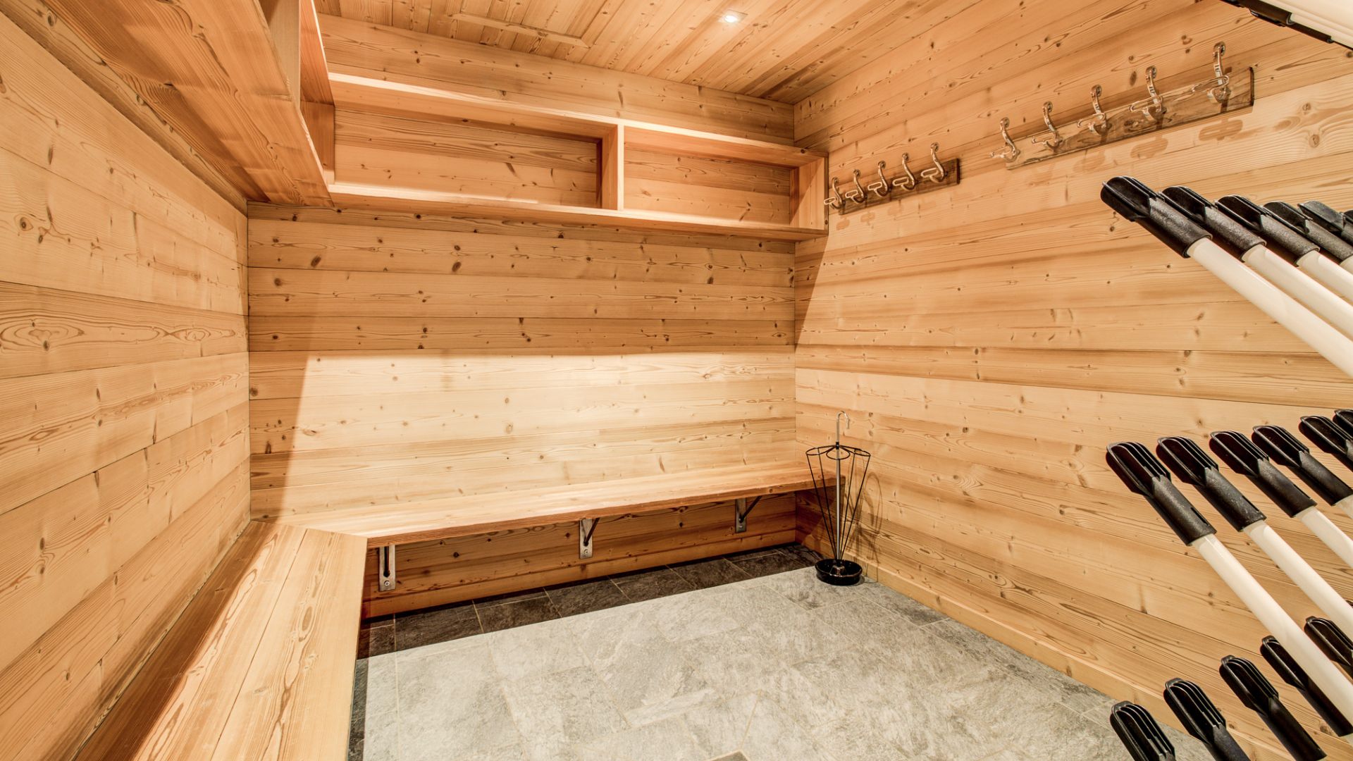 luxury-ski-chalet-les-pierrys-morzine-oxford-ski-company (4).jpg