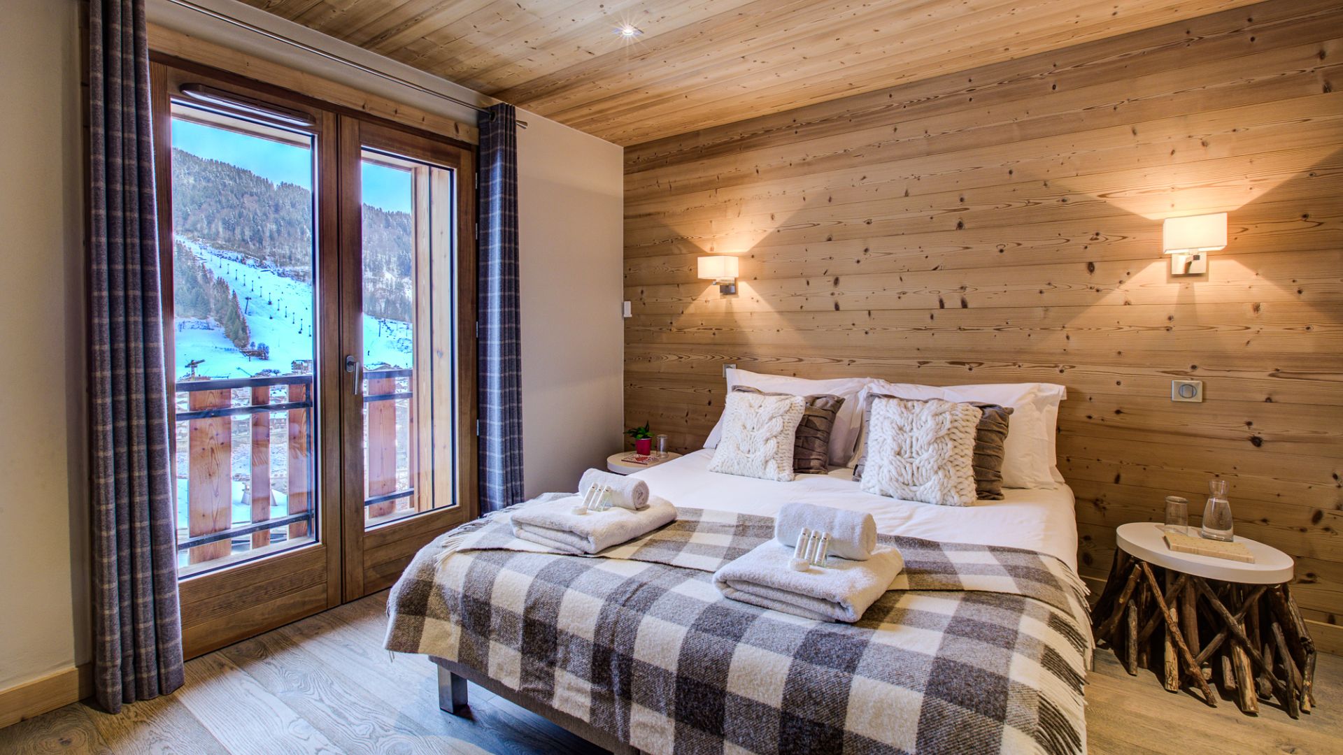 luxury-ski-chalet-les-pierrys-morzine-oxford-ski-company (12).jpg