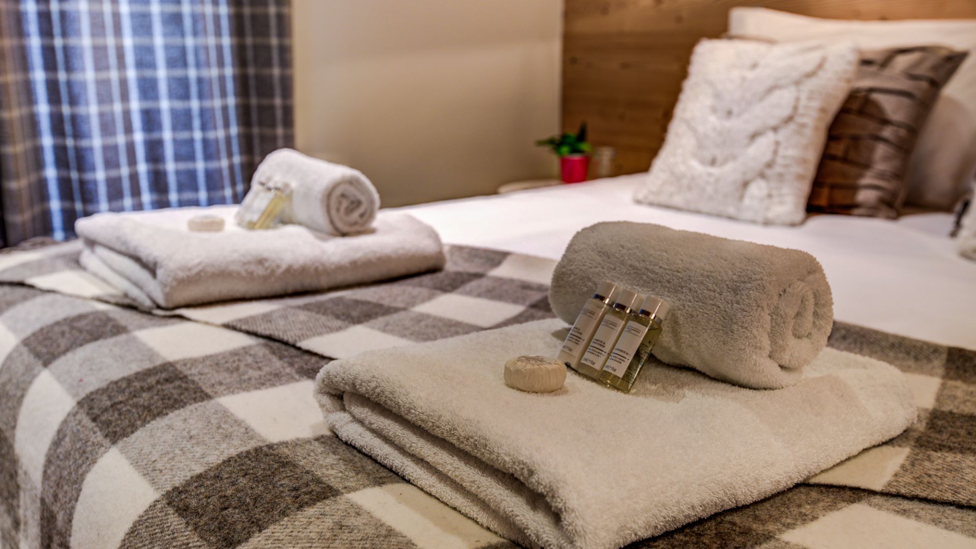 luxury-ski-chalet-les-pierrys-morzine-oxford-ski-company (13).jpg