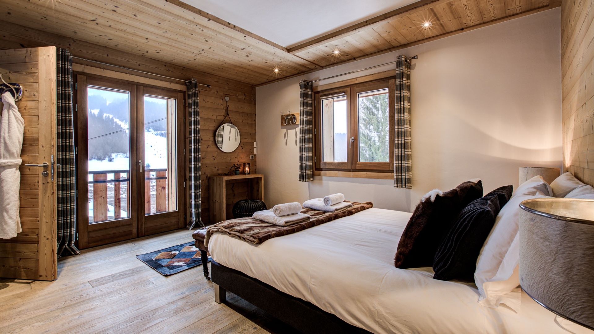 luxury-ski-chalet-les-pierrys-morzine-oxford-ski-company (14).jpg