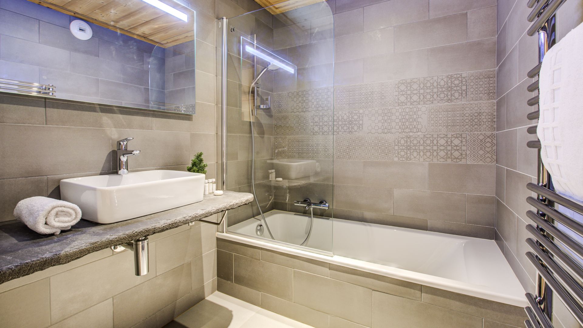 luxury-ski-chalet-les-pierrys-morzine-oxford-ski-company (16).jpg