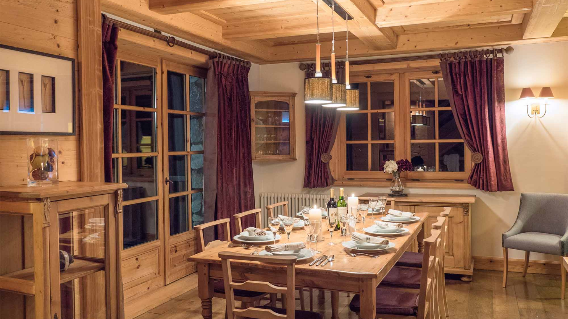 luxury-ski-chalet-val d'isere-chalet davos-oxford-ski-company-dining-2.jpg