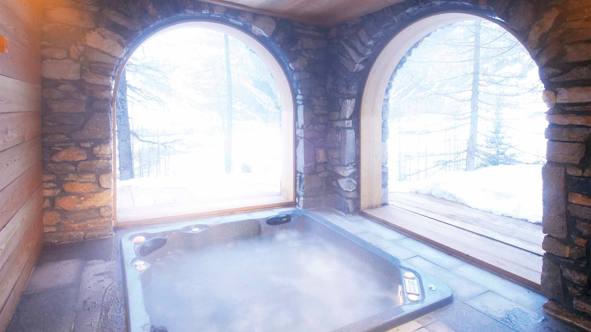 luxury-ski-chalet-val d'isere-chalet davos-oxford-ski-company-hot-tub.jpg