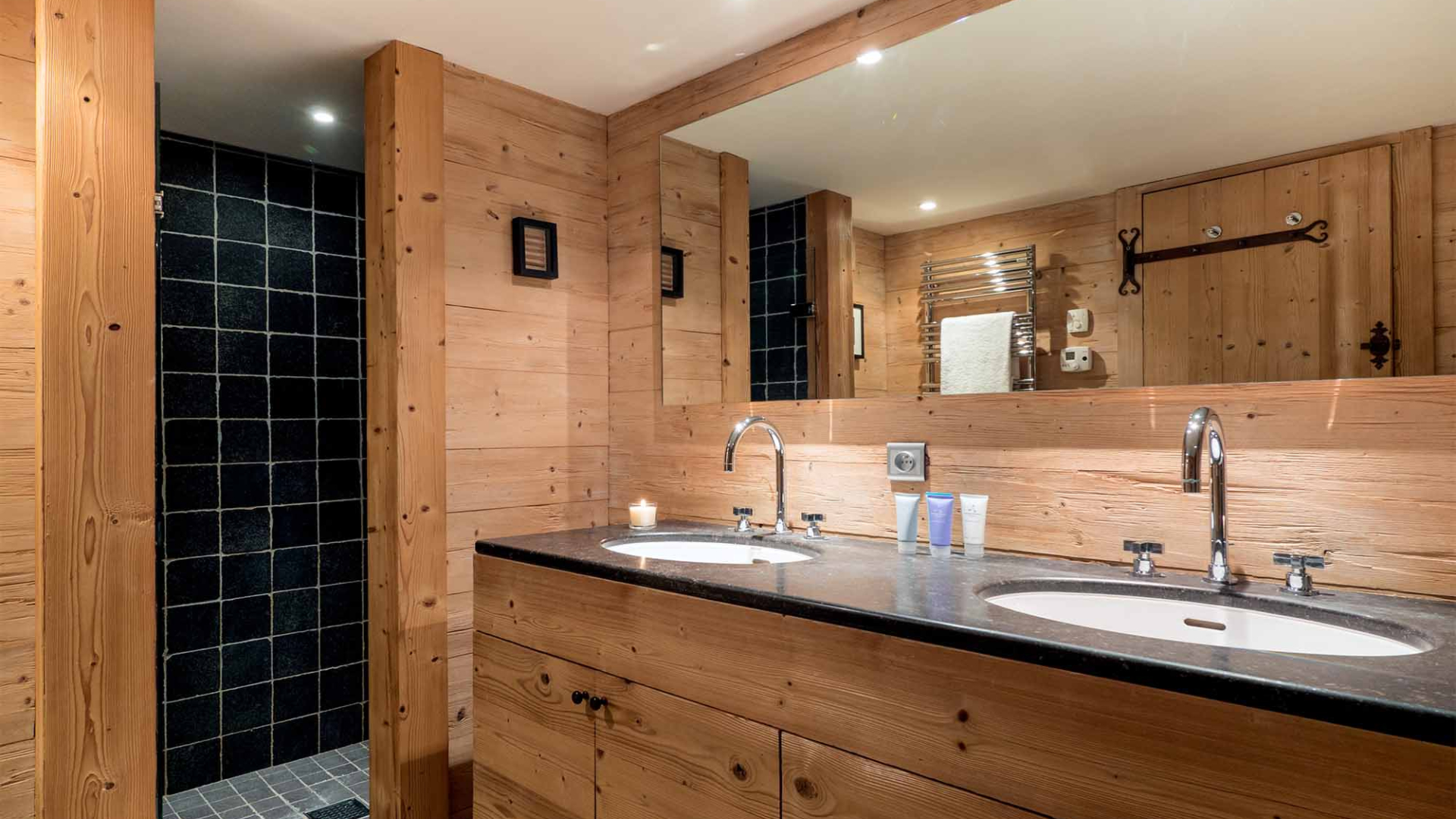 luxury-ski-chalet-val d'isere-chalet davos-oxford-ski-company-bathroom-5.jpg