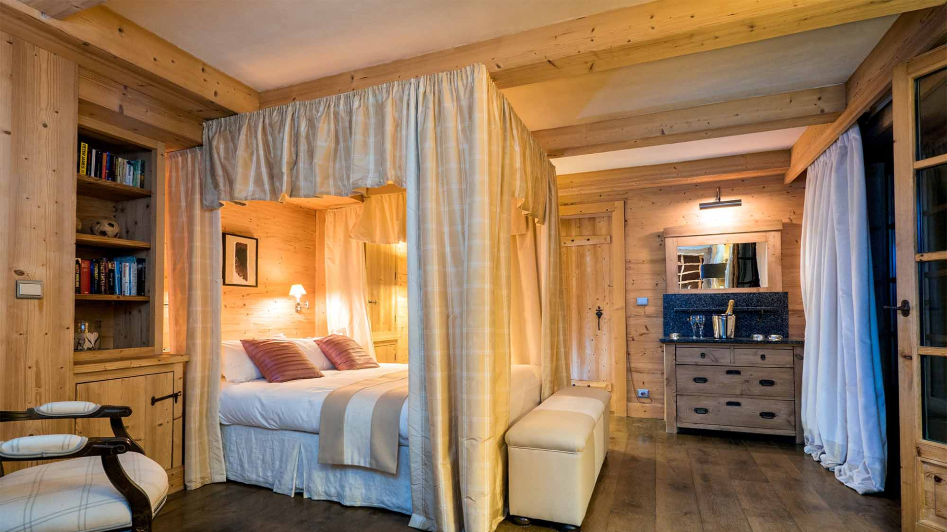 luxury-ski-chalet-val d'isere-chalet davos-oxford-ski-company-bedroom-1.jpg