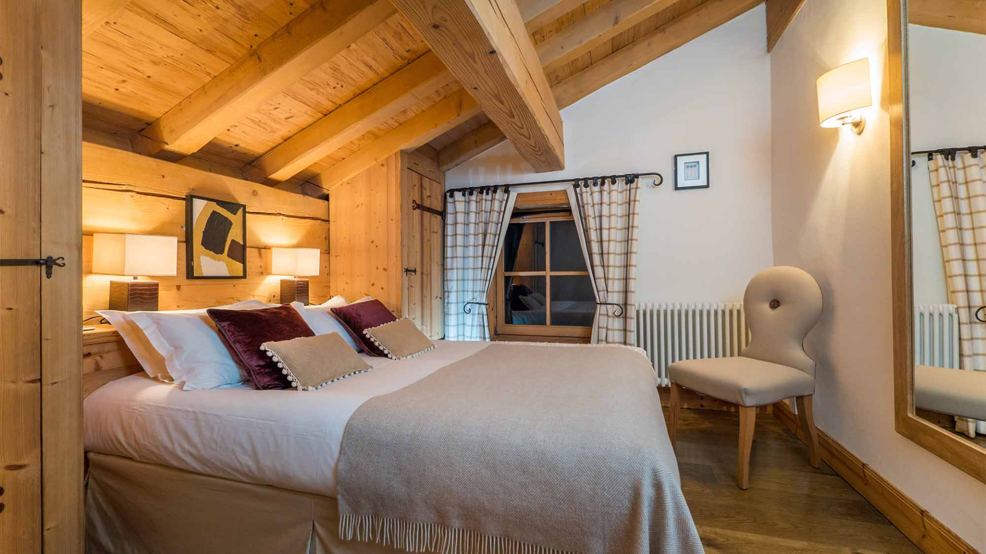 luxury-ski-chalet-val d'isere-chalet davos-oxford-ski-company-bedroom-2.jpg