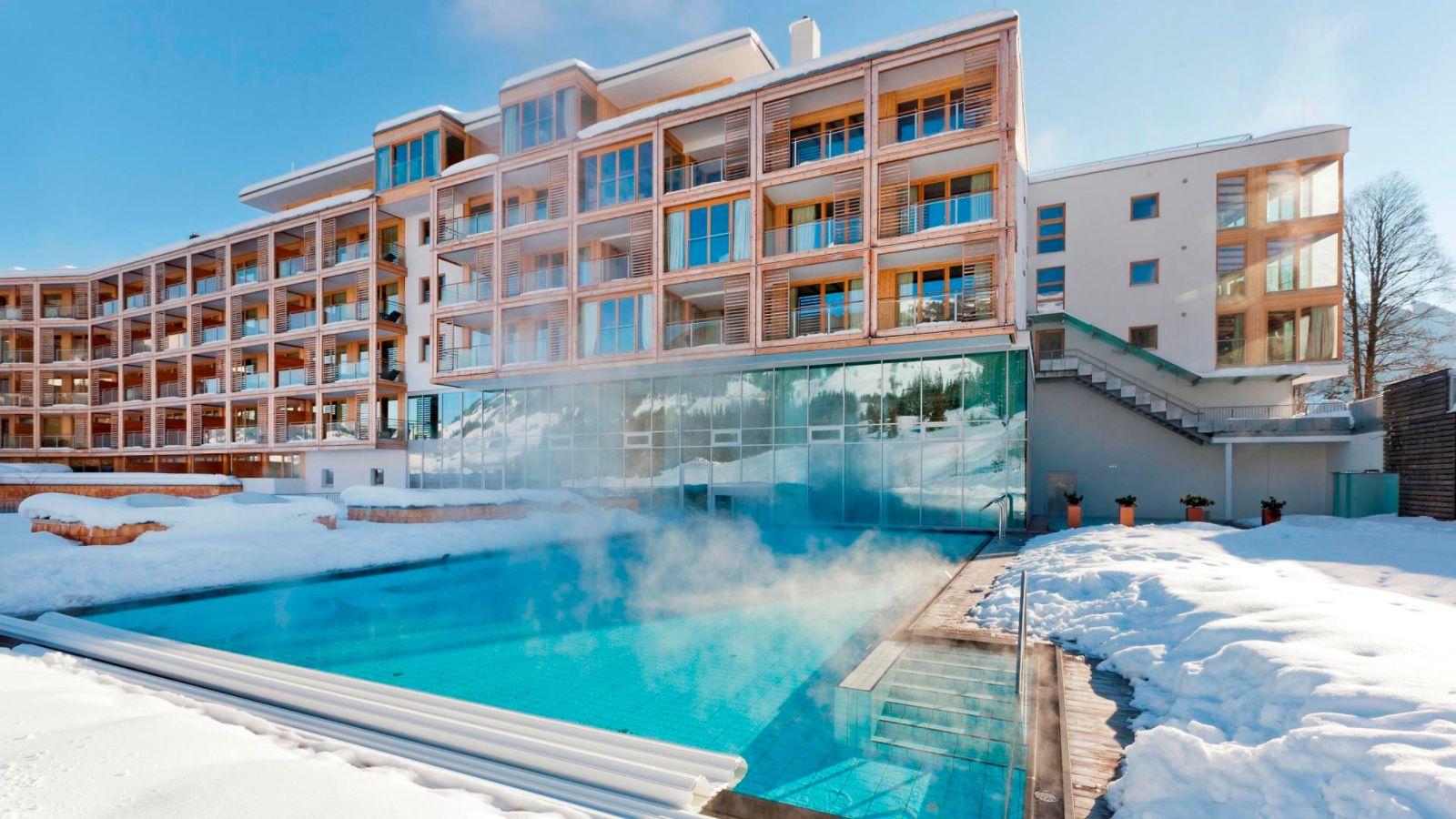 Luxury-ski-Hotel-Kitbuuhel-kempinski-oxford-ski-swimming pool.jpg