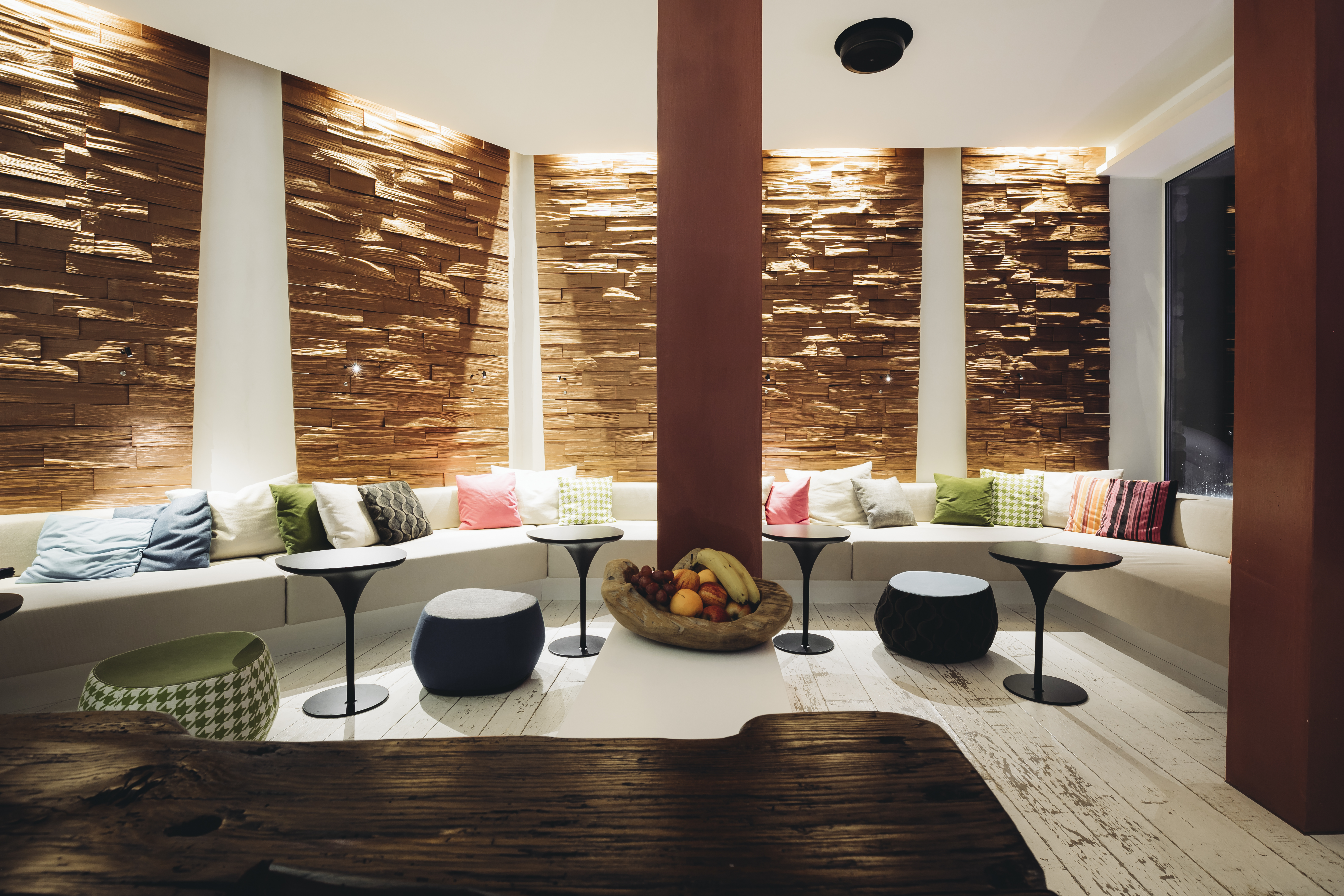 luxury-ski-Hotel-st-Anton-Das Mooser-oxford-ski-seating.jpg