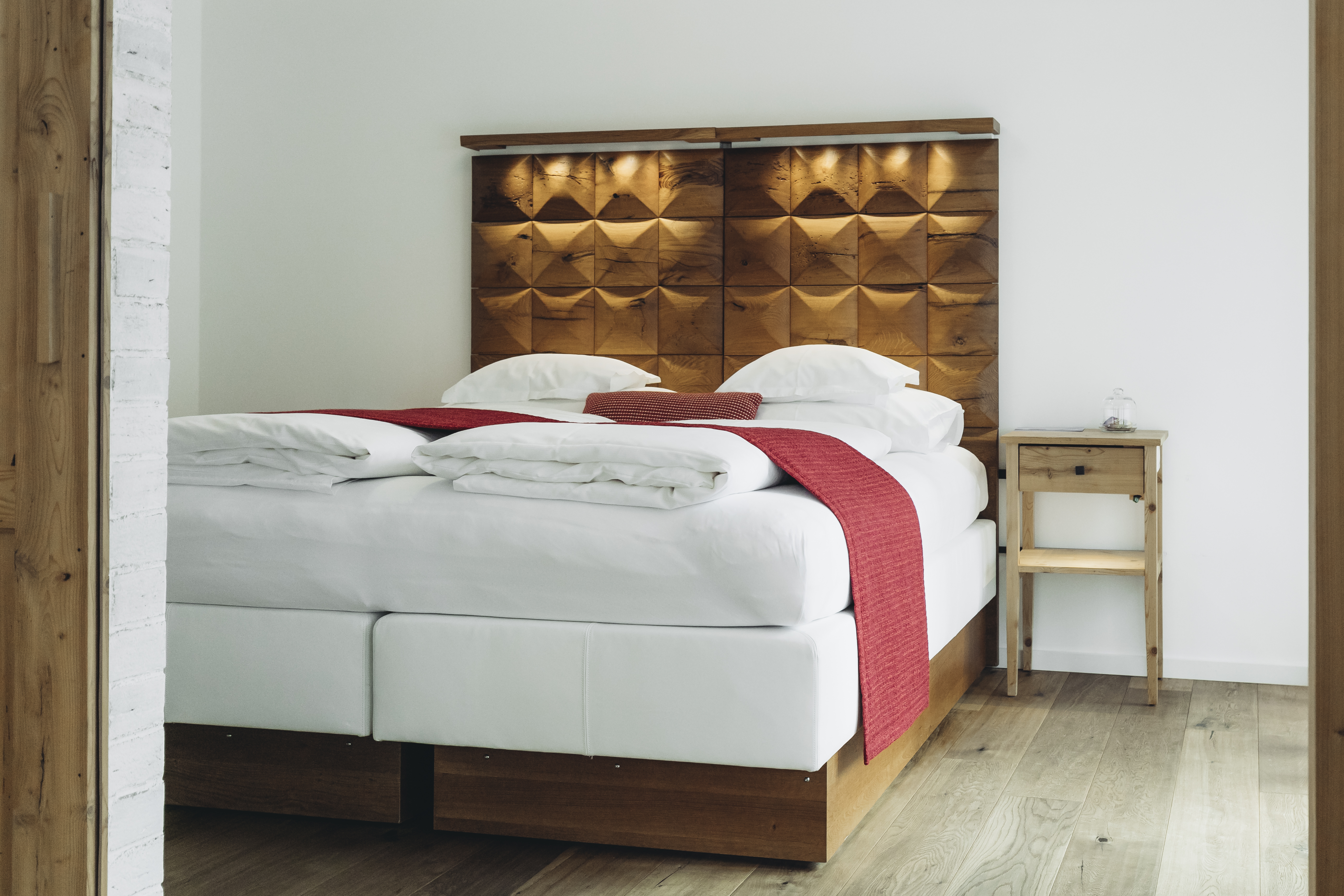 luxury-ski-Hotel-st-Anton-Das Mooser-oxford-ski-bedroom 3.jpg