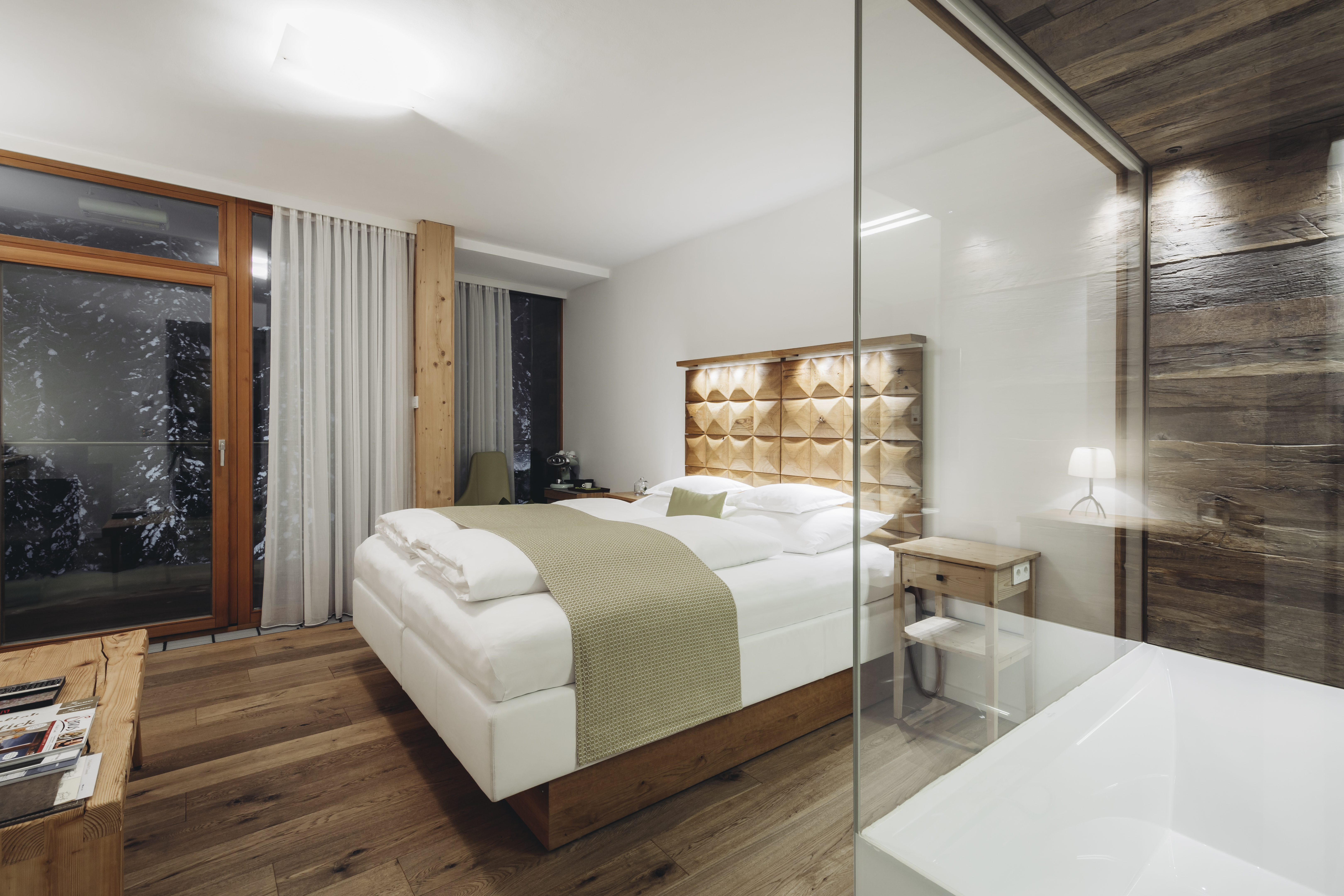 luxury-ski-Hotel-st-Anton-Das Mooser-oxford-ski-bedroom 6.jpg