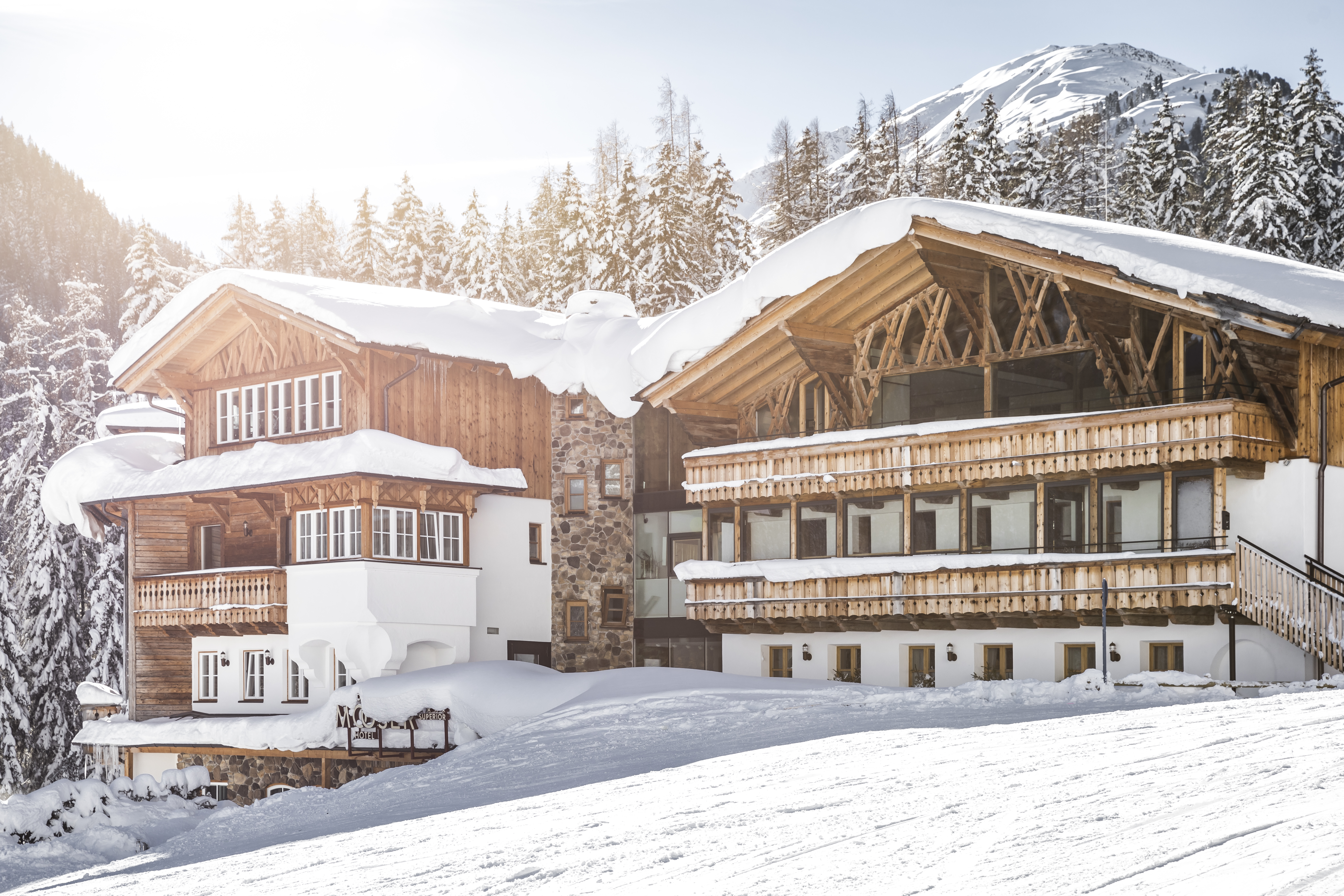 luxury-ski-Hotel-st-Anton-Das Mooser-oxford-ski-Exterior.jpg