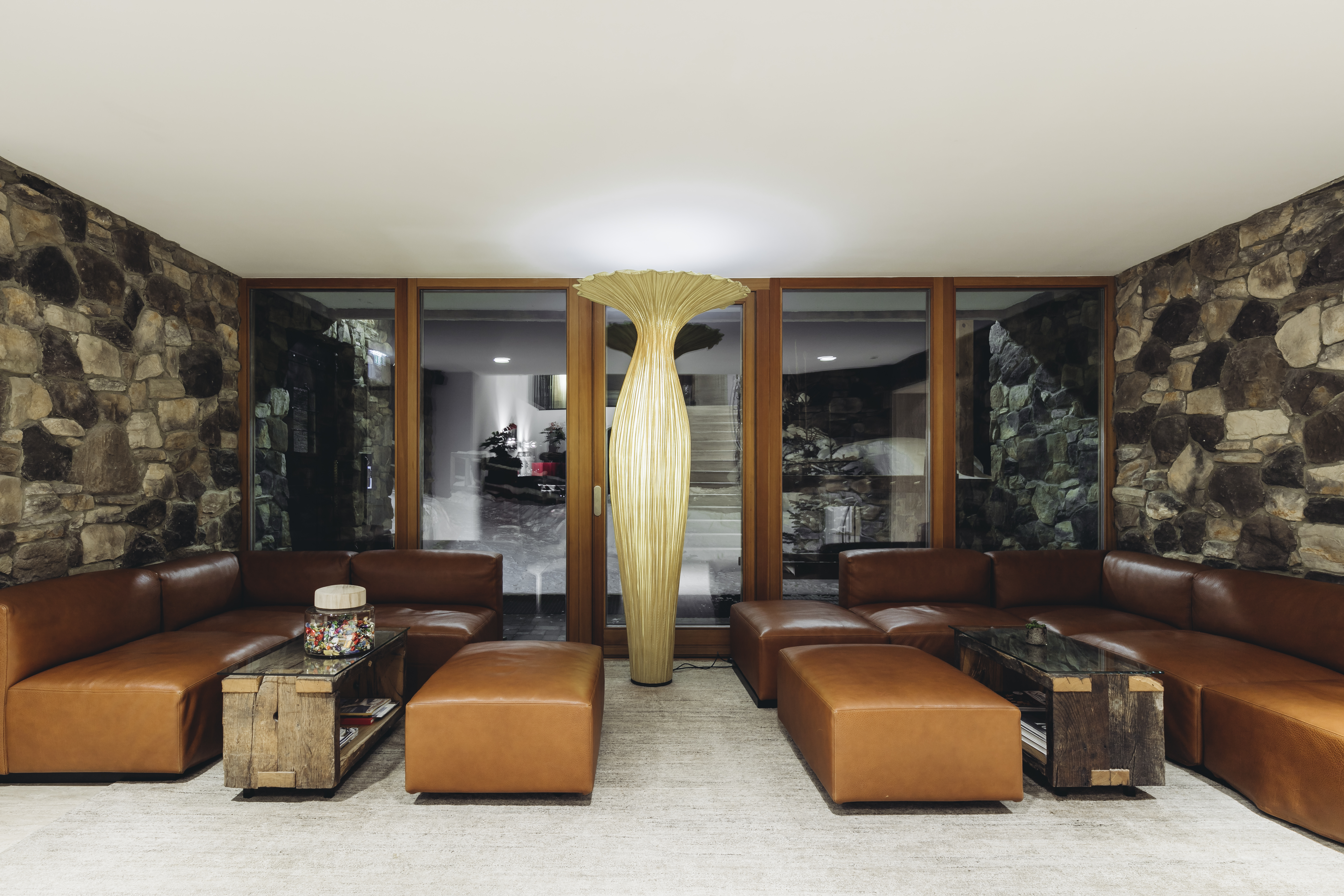 luxury-ski-Hotel-st-Anton-Das Mooser-oxford-ski-seating area (2).jpg