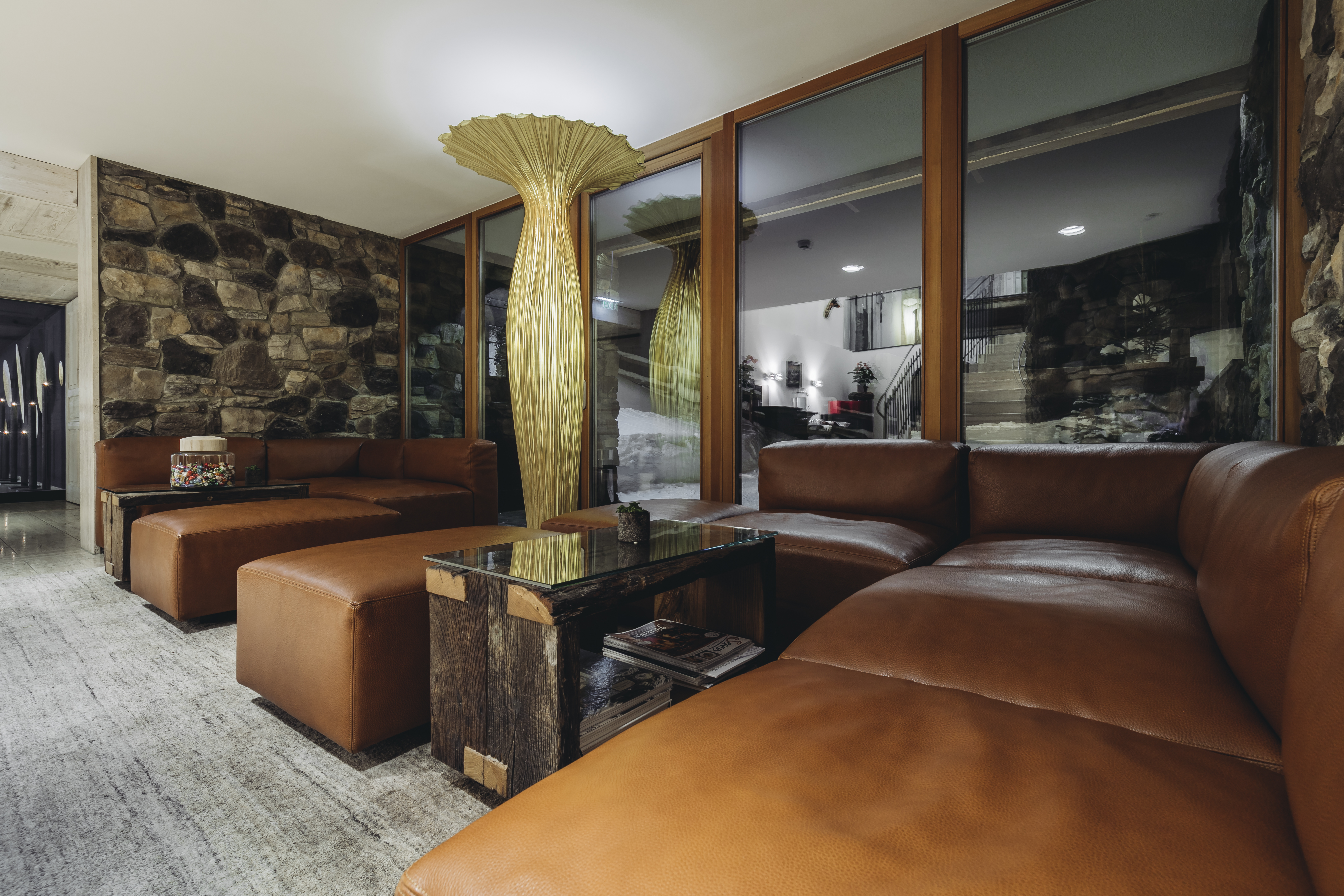 luxury-ski-Hotel-st-Anton-Das Mooser-oxford-ski-seating area.jpg