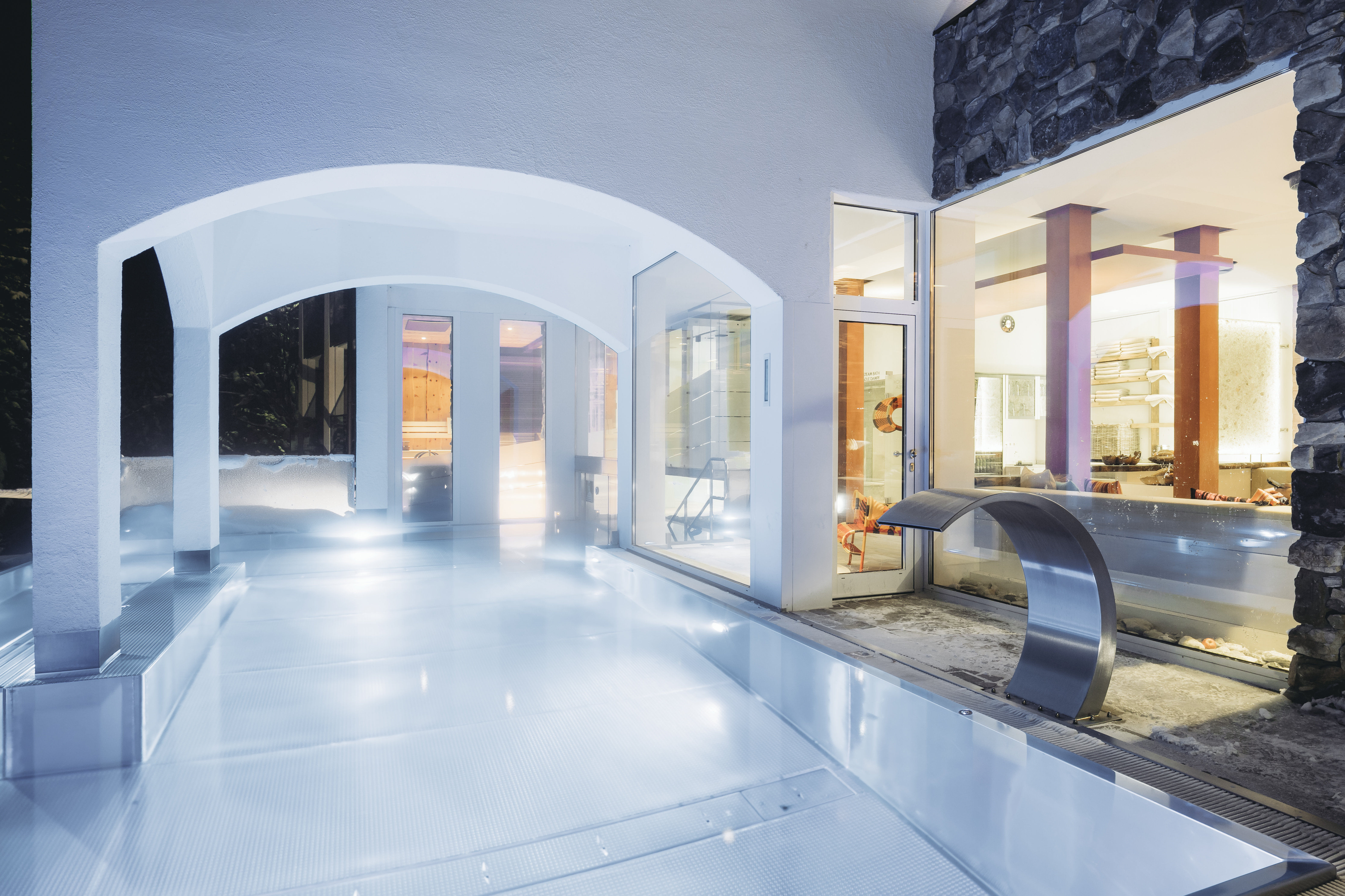 luxury-ski-Hotel-st-Anton-Das Mooser-oxford-ski-swimming pool 2.jpg