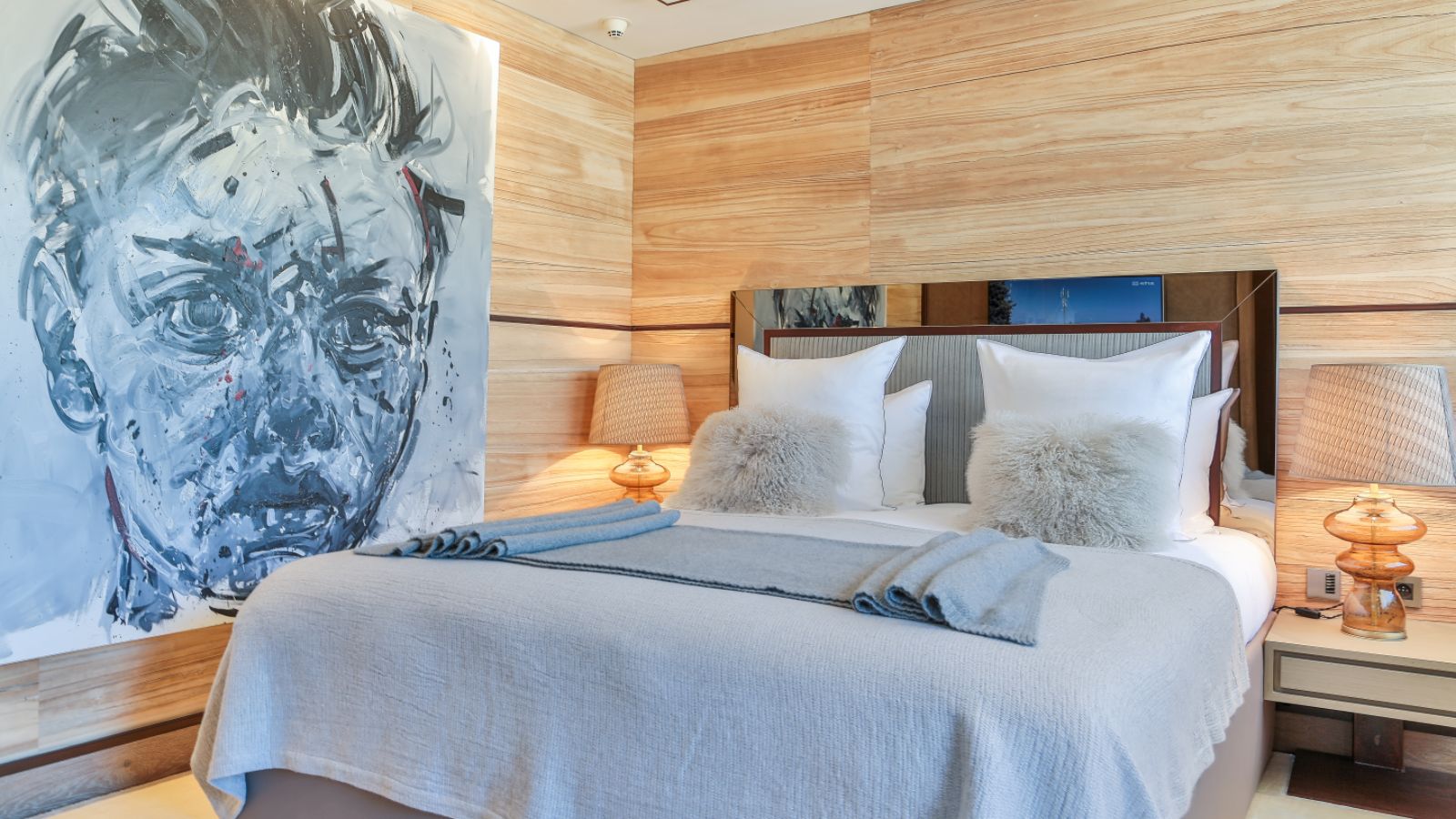 luxury-ski-chalet-megeve-alexandra-oxford-ski-bedroom (1).jpg