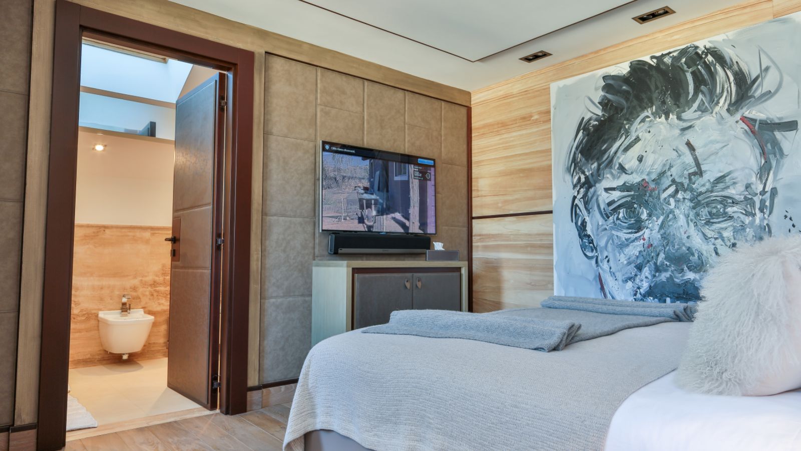 luxury-ski-chalet-megeve-alexandra-oxford-ski-bedroom (3).jpg