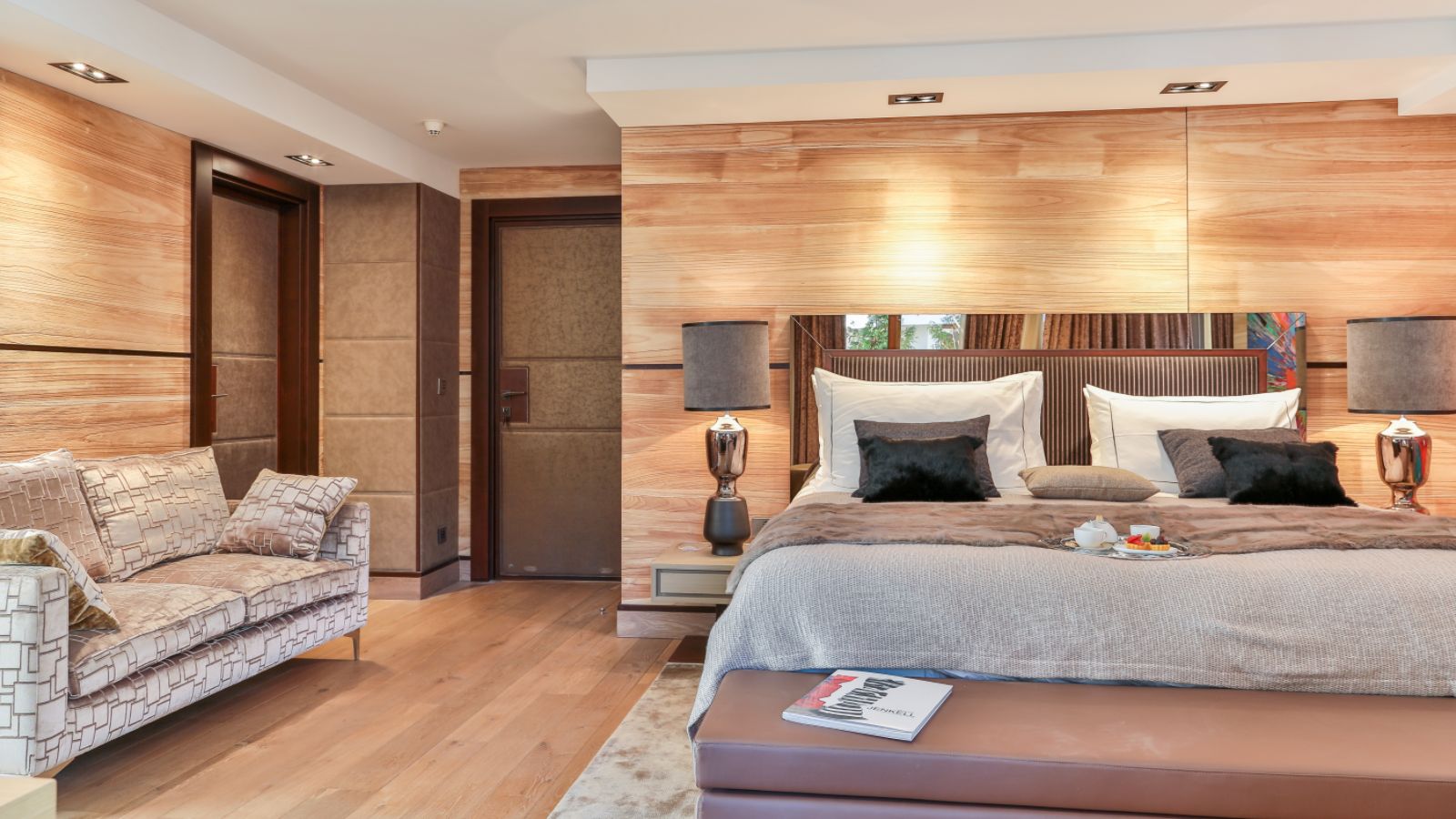 luxury-ski-chalet-megeve-alexandra-oxford-ski-bedroom (4).jpg