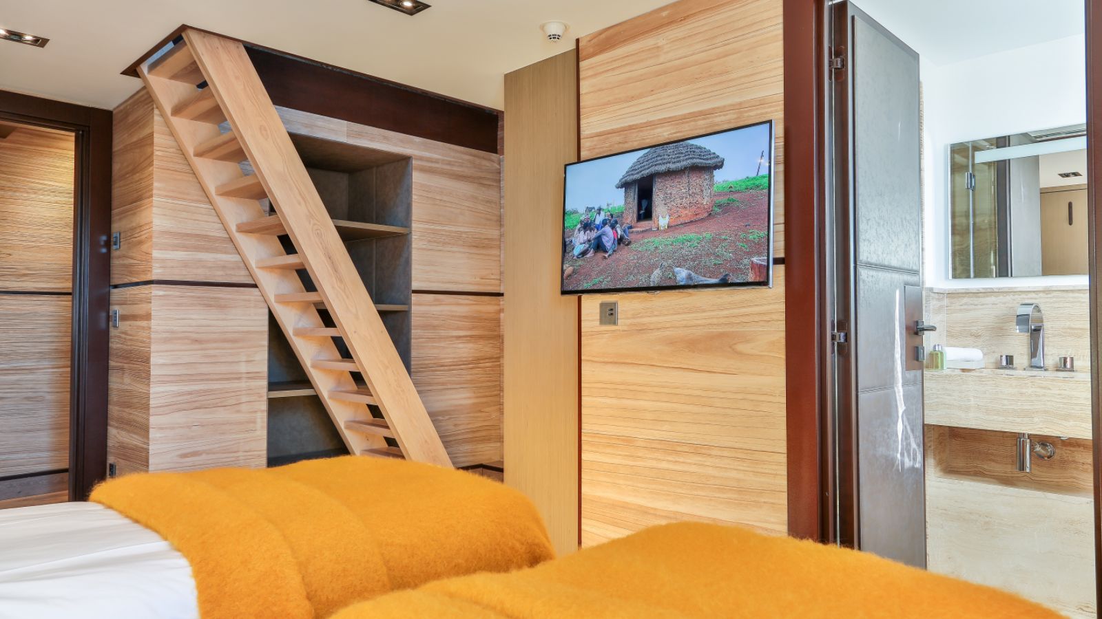 luxury-ski-chalet-megeve-alexandra-oxford-ski-bedroom (9).jpg