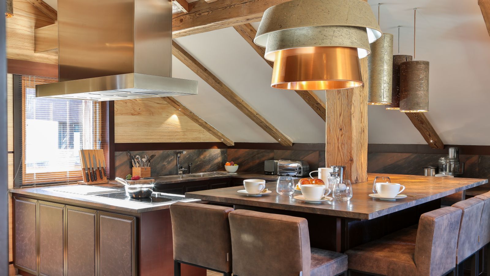 luxury-ski-chalet-megeve-alexandra-oxford-ski-dining (1).jpg