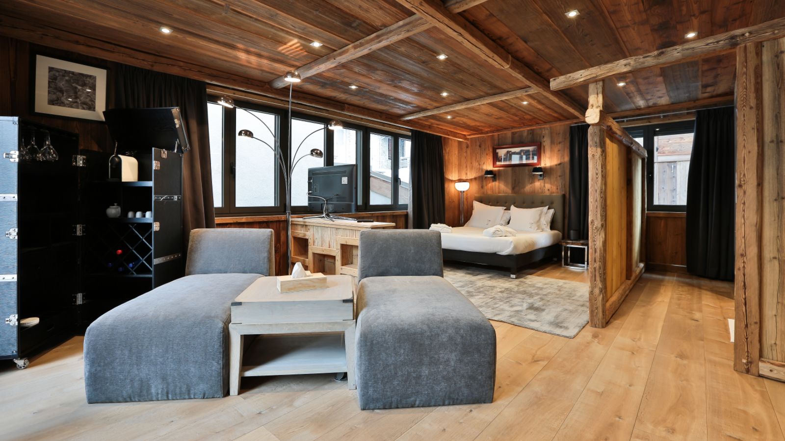 luxury-ski-chalet-megeve-Ariana-oxford-ski-bedroom 4.jpg