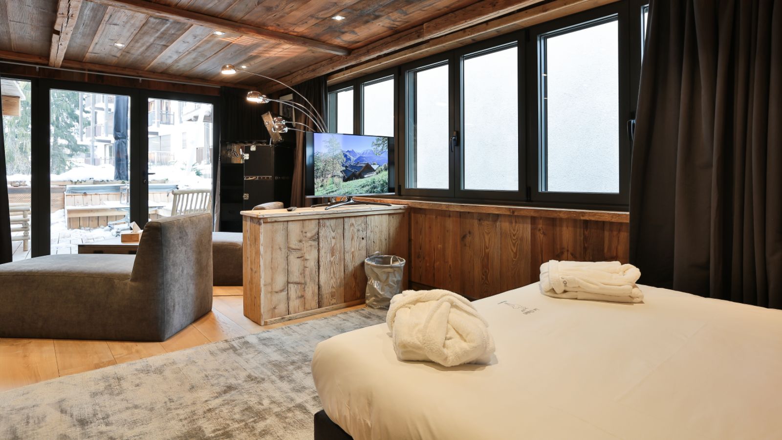 luxury-ski-chalet-megeve-Ariana-oxford-ski-bedroom 6.jpg