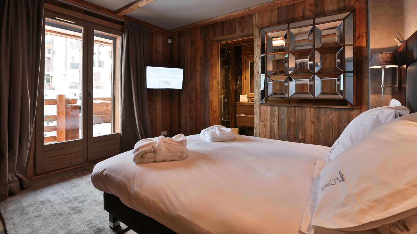 luxury-ski-chalet-megeve-Ariana-oxford-ski-bedroom 9.jpg