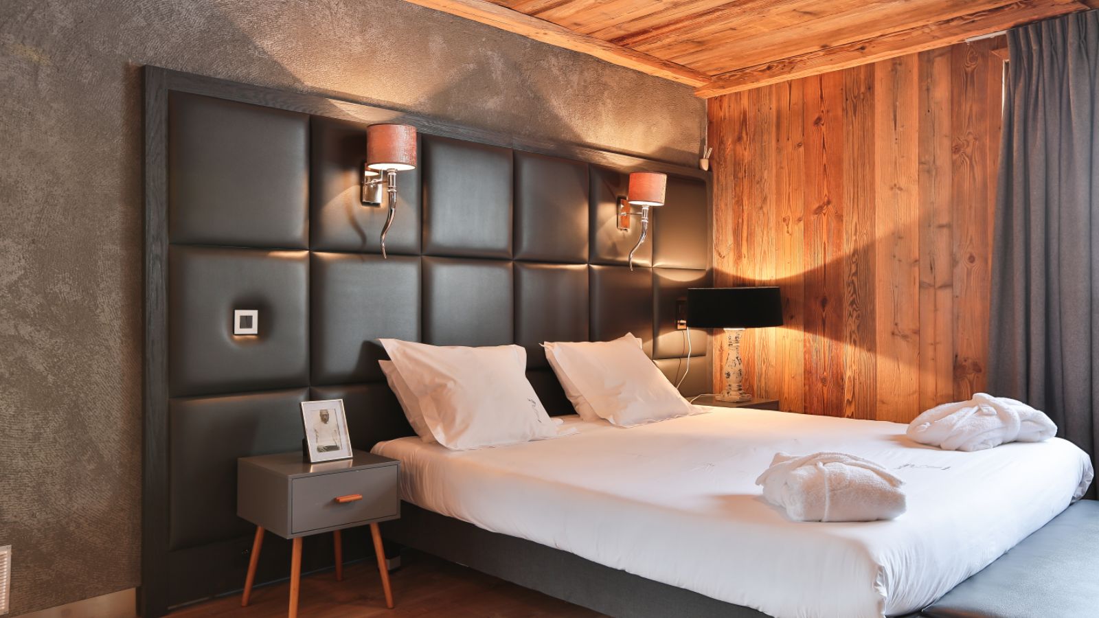 luxury-ski-chalet-megeve-Ariana-oxford-ski-bedroom 10 (2).jpg