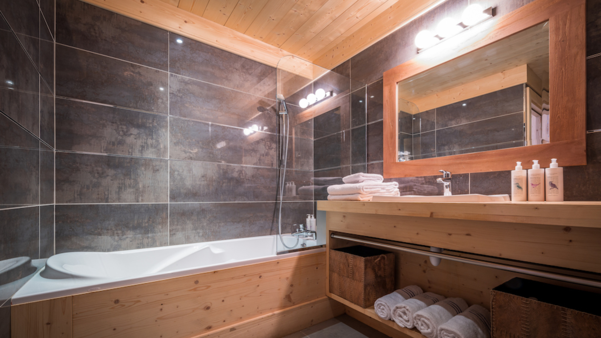 luxury-ski-chalet-meribel-bellacima-lodge-oxford-ski-company-bathroom3.jpg