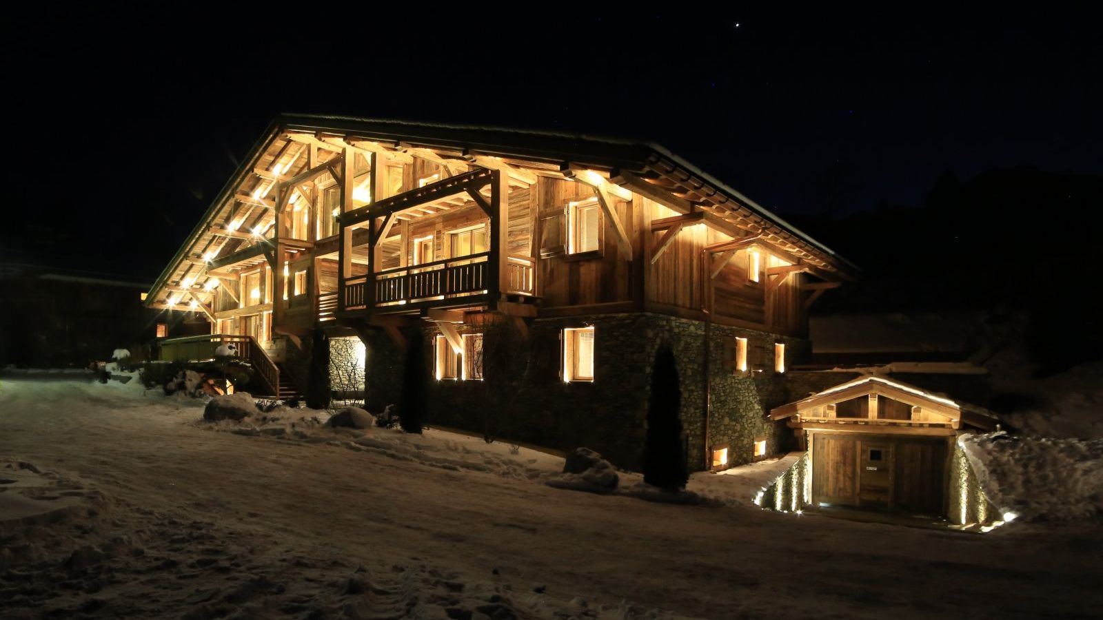 luxury-ski-chalet-megeve-my-world-oxford-ski-exterior (2).jpeg