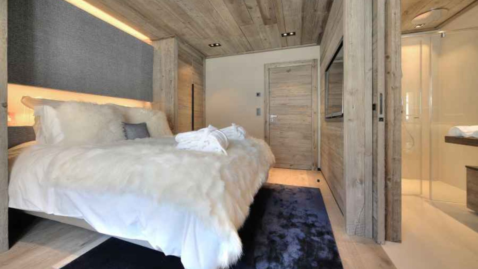 luxury-ski-chalet-megeve-my-world-oxford-ski-bedroom (2).jpeg