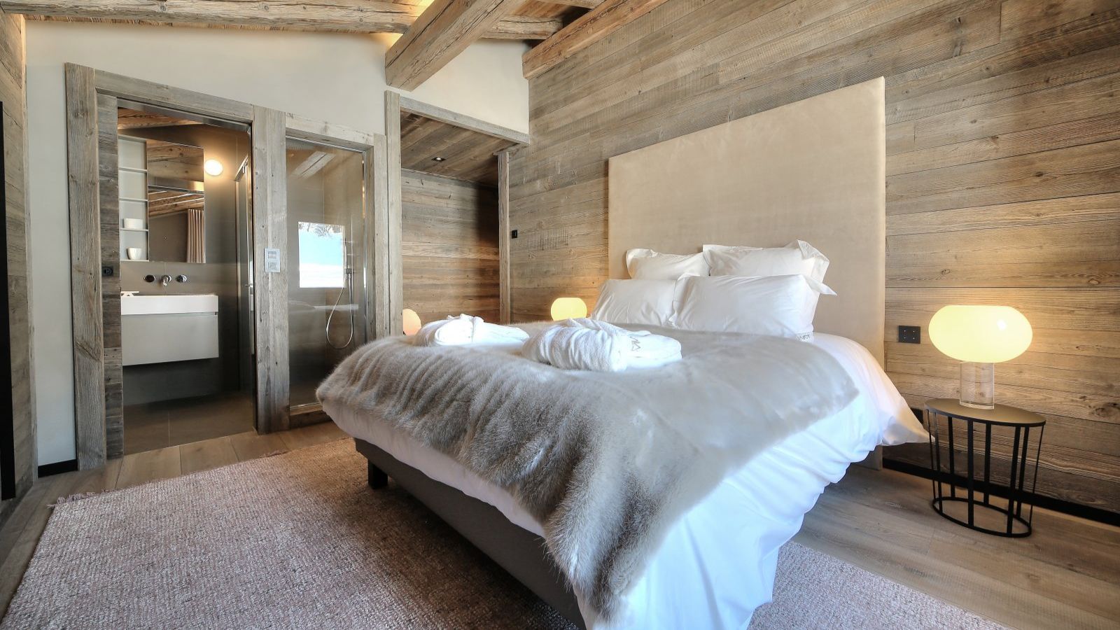 luxury-ski-chalet-megeve-my-world-oxford-ski-bedroom (3).jpeg