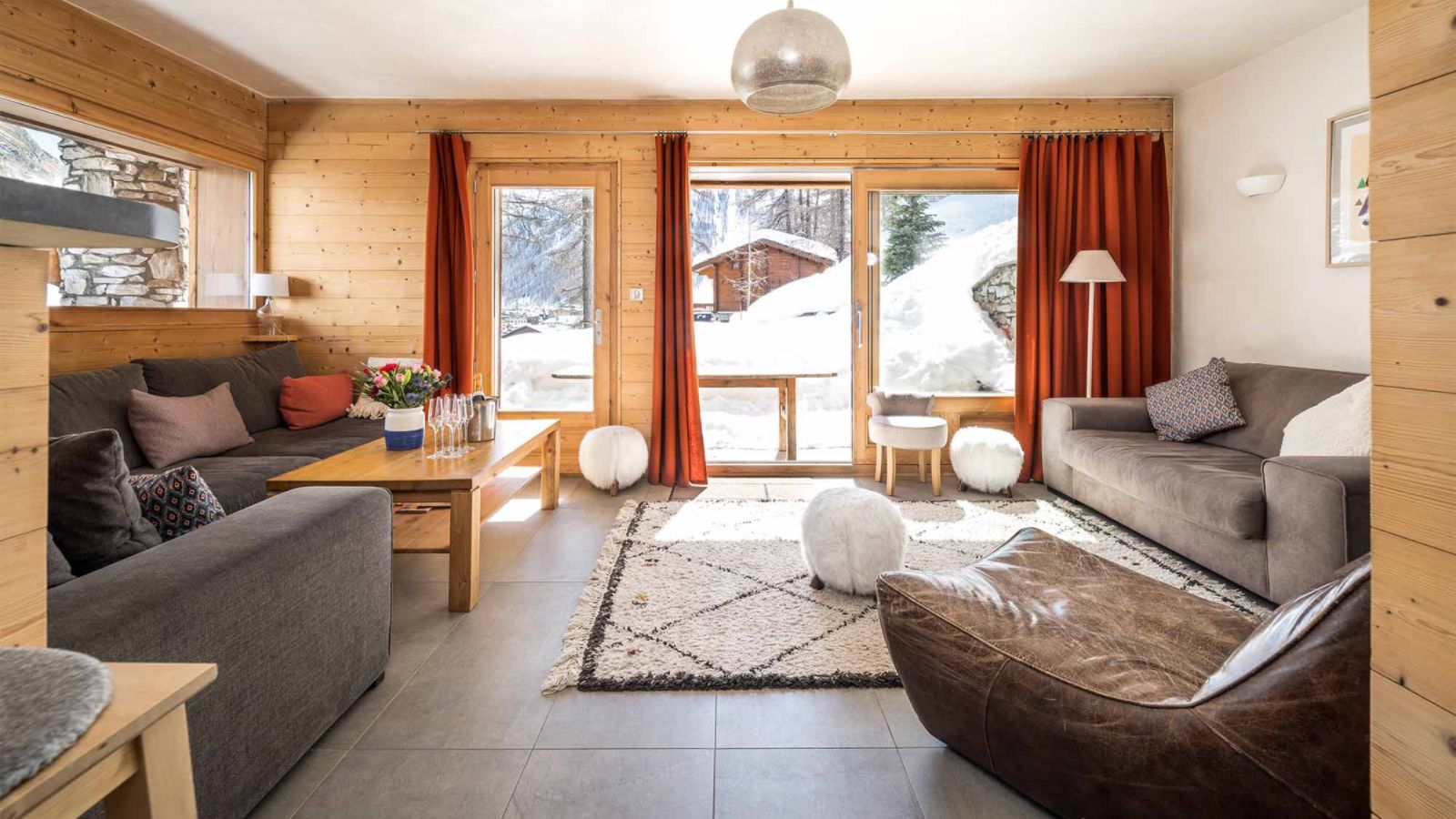 luxury-ski-chalet-vald'isere-acajuma-oxford-ski-living (2).jpg