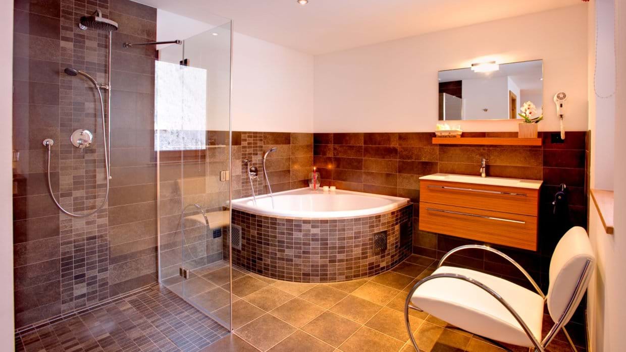 luxury-ski-chalet-zermatt-gemini-oxford-ski-bathroom (2).jpg