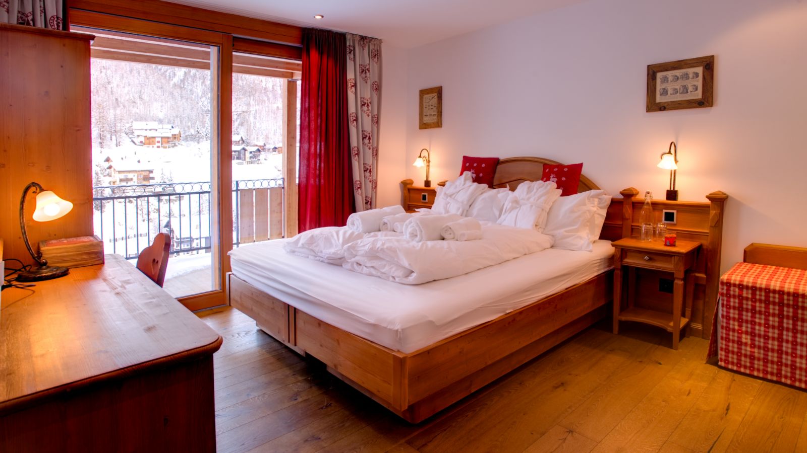 luxury-ski-chalet-zermatt-gemini-oxford-ski-bedroom (1).jpg