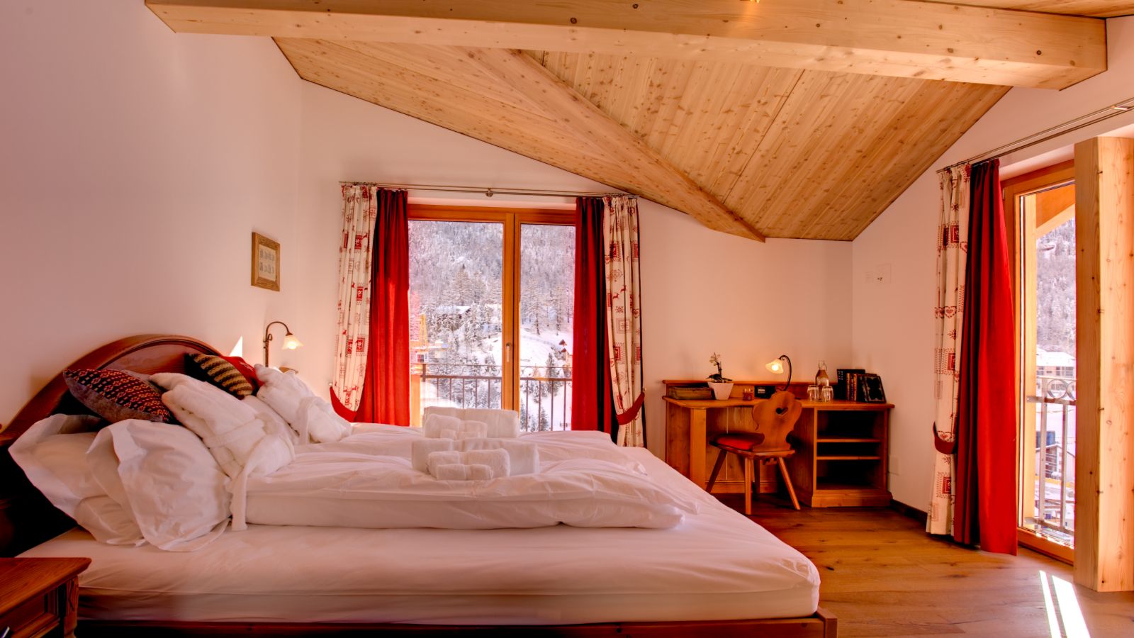 luxury-ski-chalet-zermatt-gemini-oxford-ski-bedroom (4).jpg