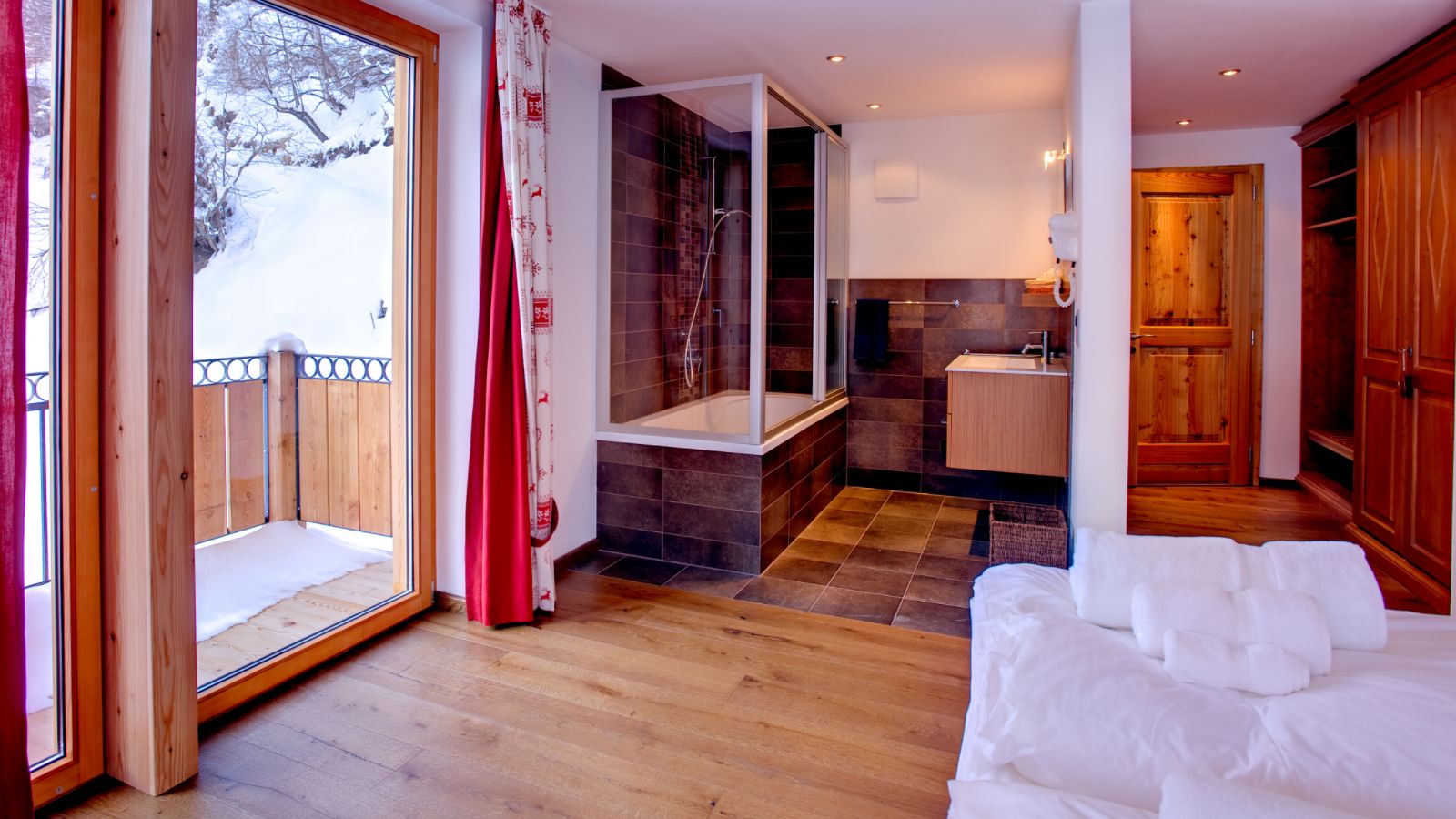 luxury-ski-chalet-zermatt-gemini-oxford-ski-bedroom (6).jpg