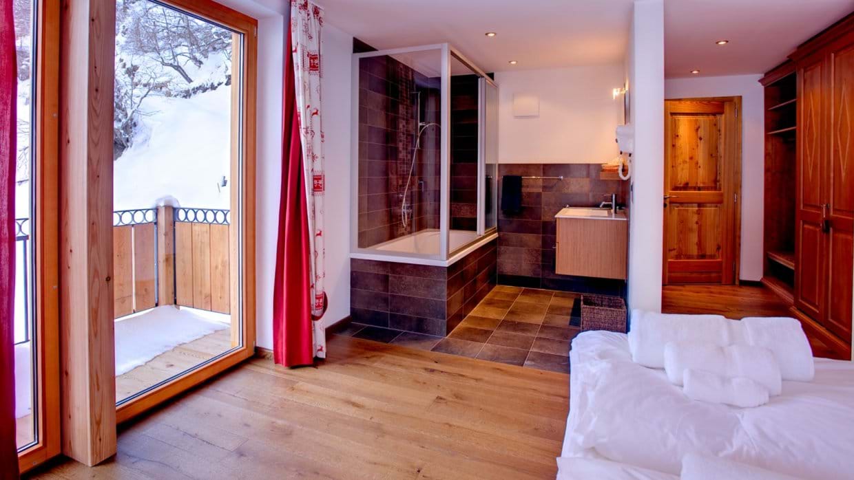 luxury-ski-chalet-zermatt-gemini-oxford-ski-bedroom (6).jpg