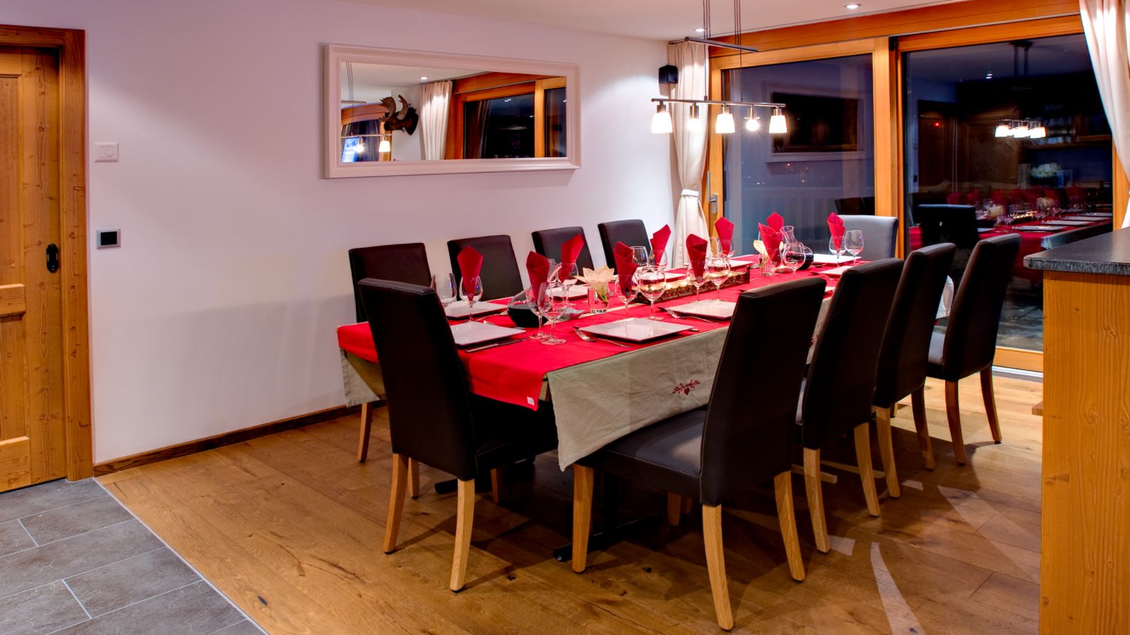 luxury-ski-chalet-zermatt-gemini-oxford-ski-dining.jpg