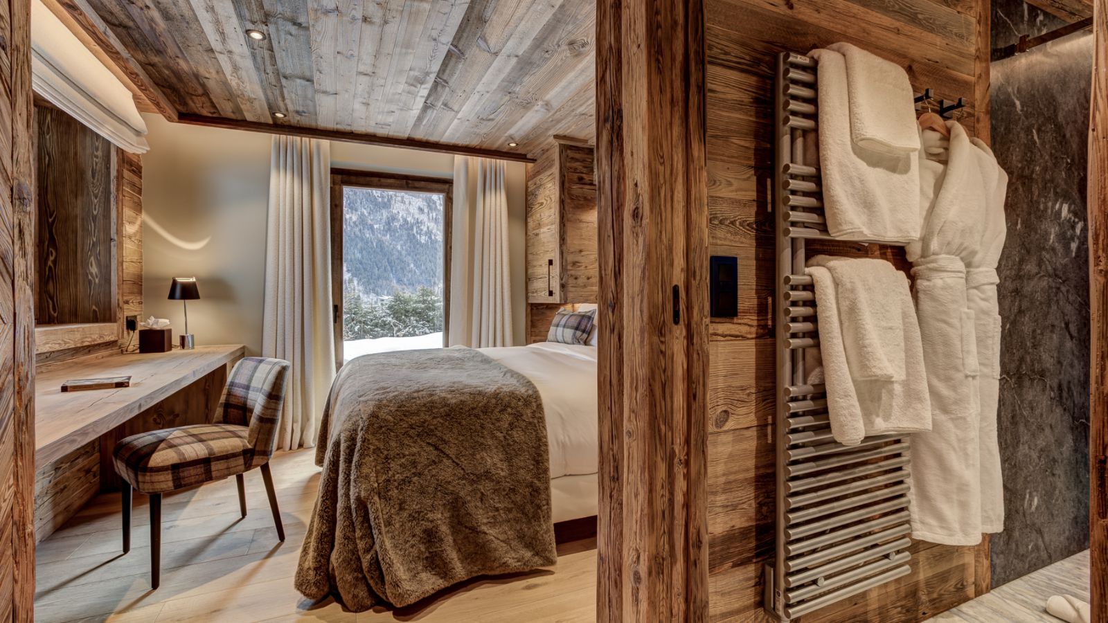 luxury-ski-chalet-chamonix-saphir-oxford-ski-bedr (3).jpg