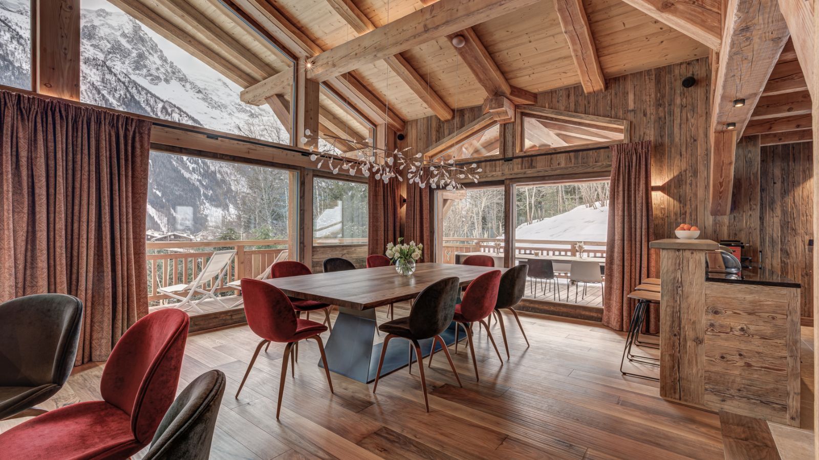 luxury-ski-chalet-chamonix-saphir-oxford-ski-dini (3).jpg