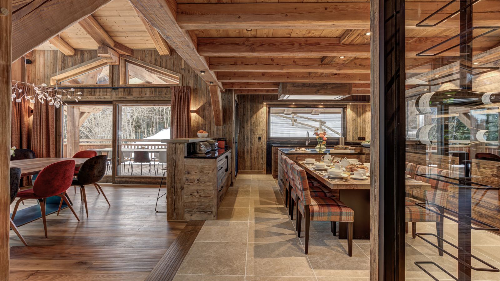 luxury-ski-chalet-chamonix-saphir-oxford-ski-dining (1).jpg