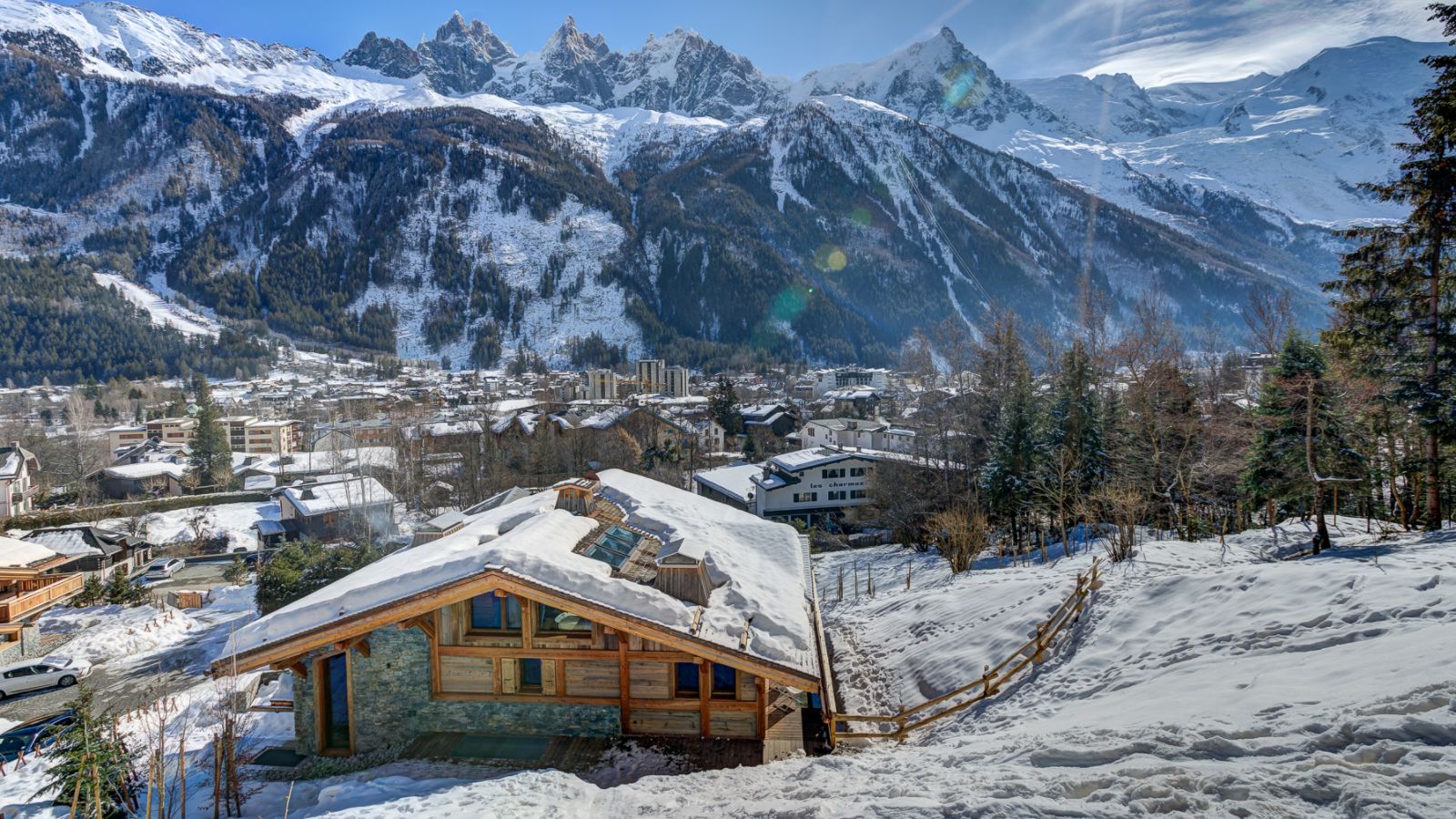 luxury-ski-chalet-chamonix-saphir-oxford-ski-exterior (1).jpg