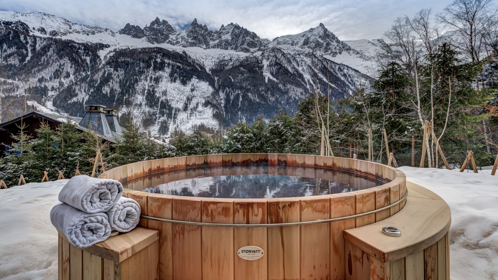 luxury-ski-chalet-chamonix-saphir-oxford-ski-hot- (3).jpg
