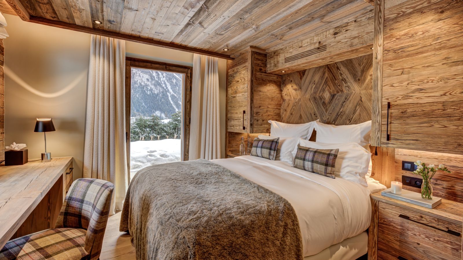 luxury-ski-chalet-chamonix-saphir-oxford-ski-bedroom.jpg