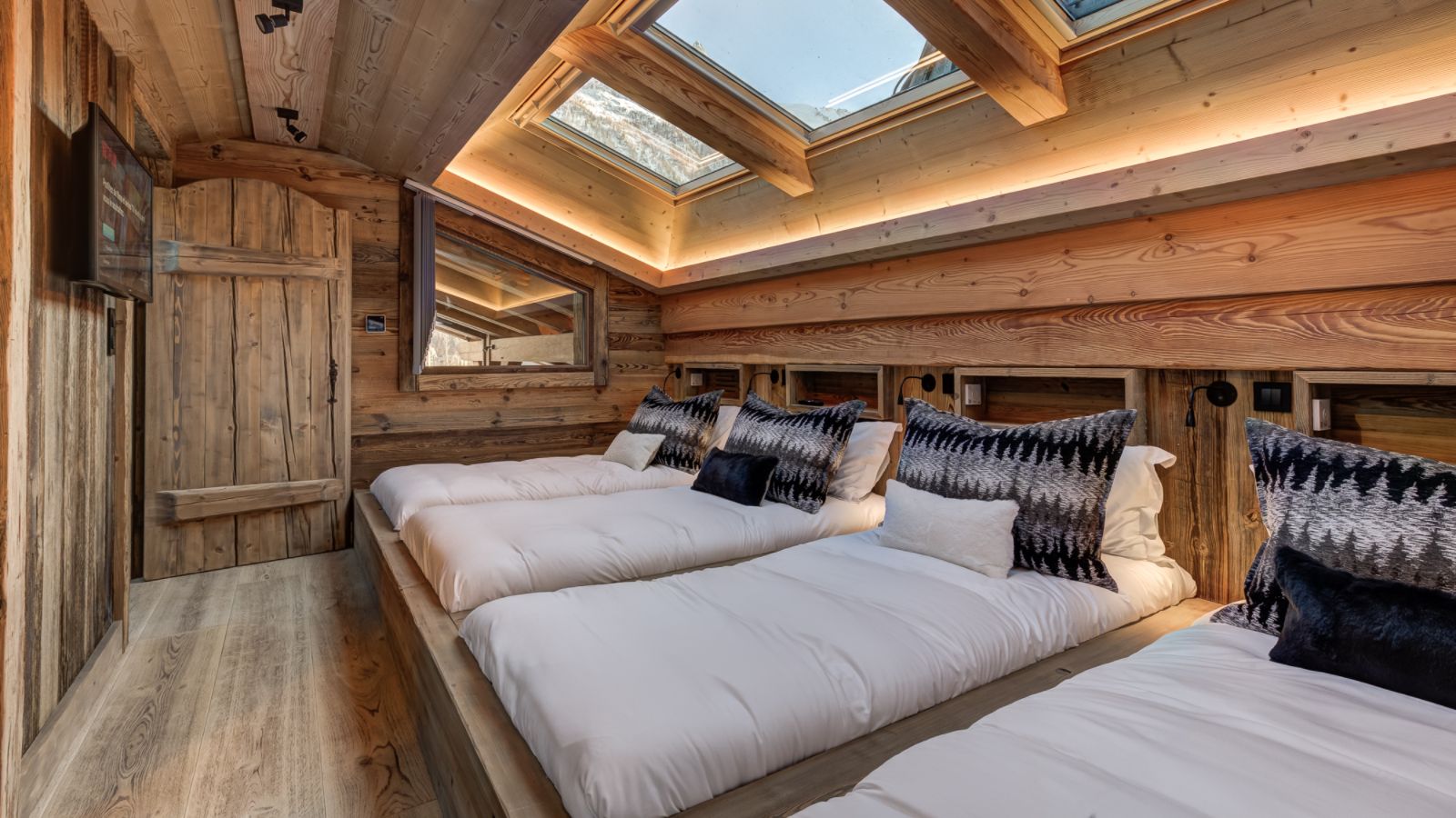 luxury-ski-chalet-chamonix-azurite-oxford-ski-quad.jpg
