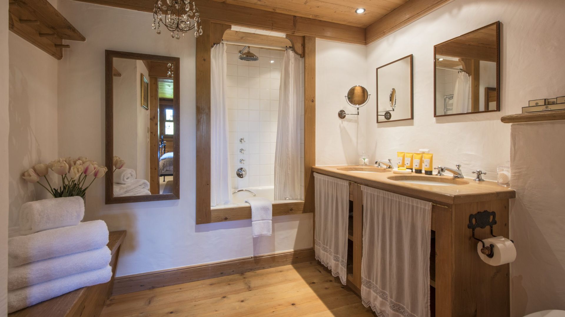 luxury-ski-chalet-verbier-bella-coola-estate-oxford-ski-company- (22).jpg