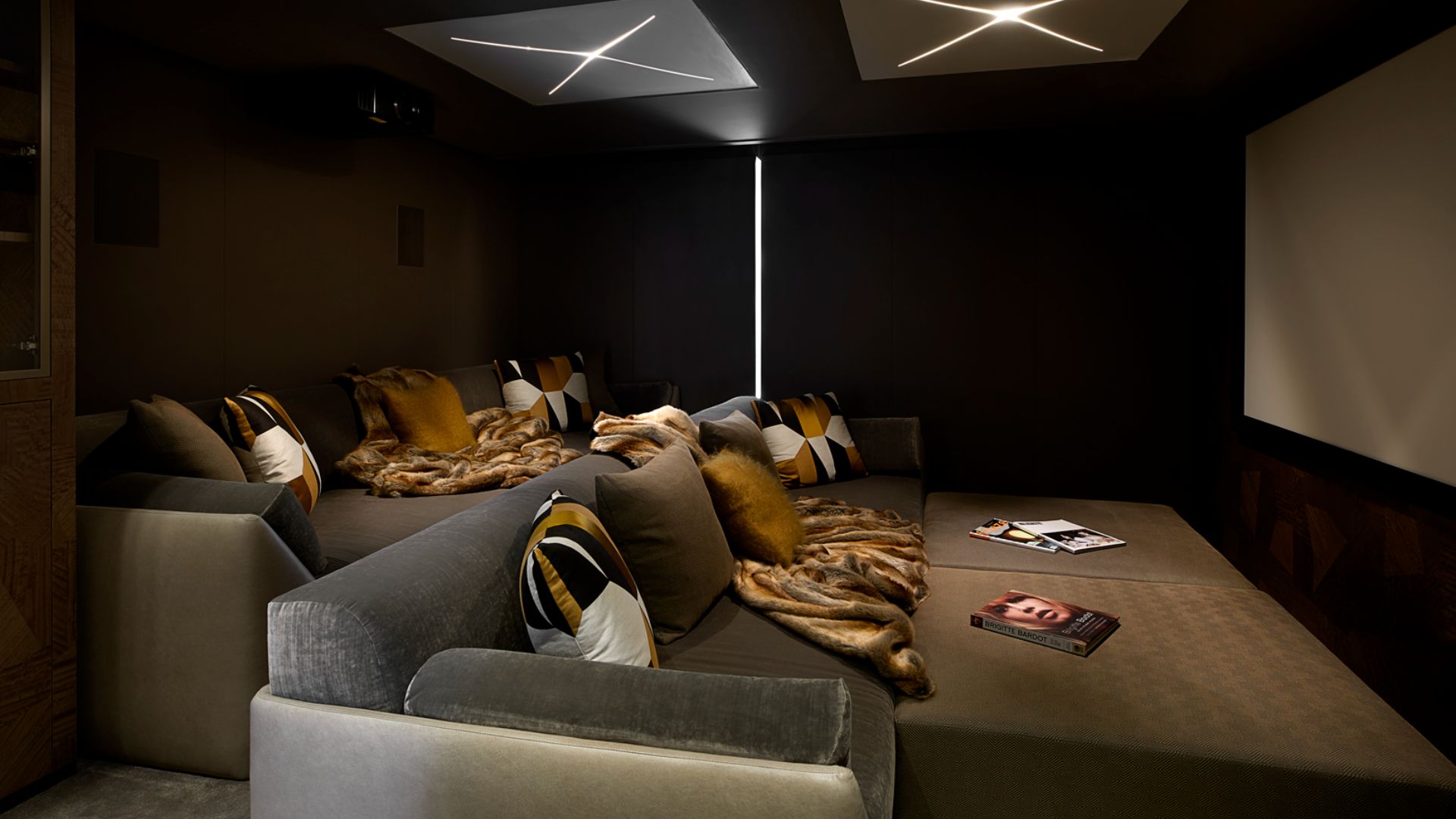 luxury-ski-chalet-courchevel-1850-the-lodge-oxford-ski-comapny-  (13).jpg