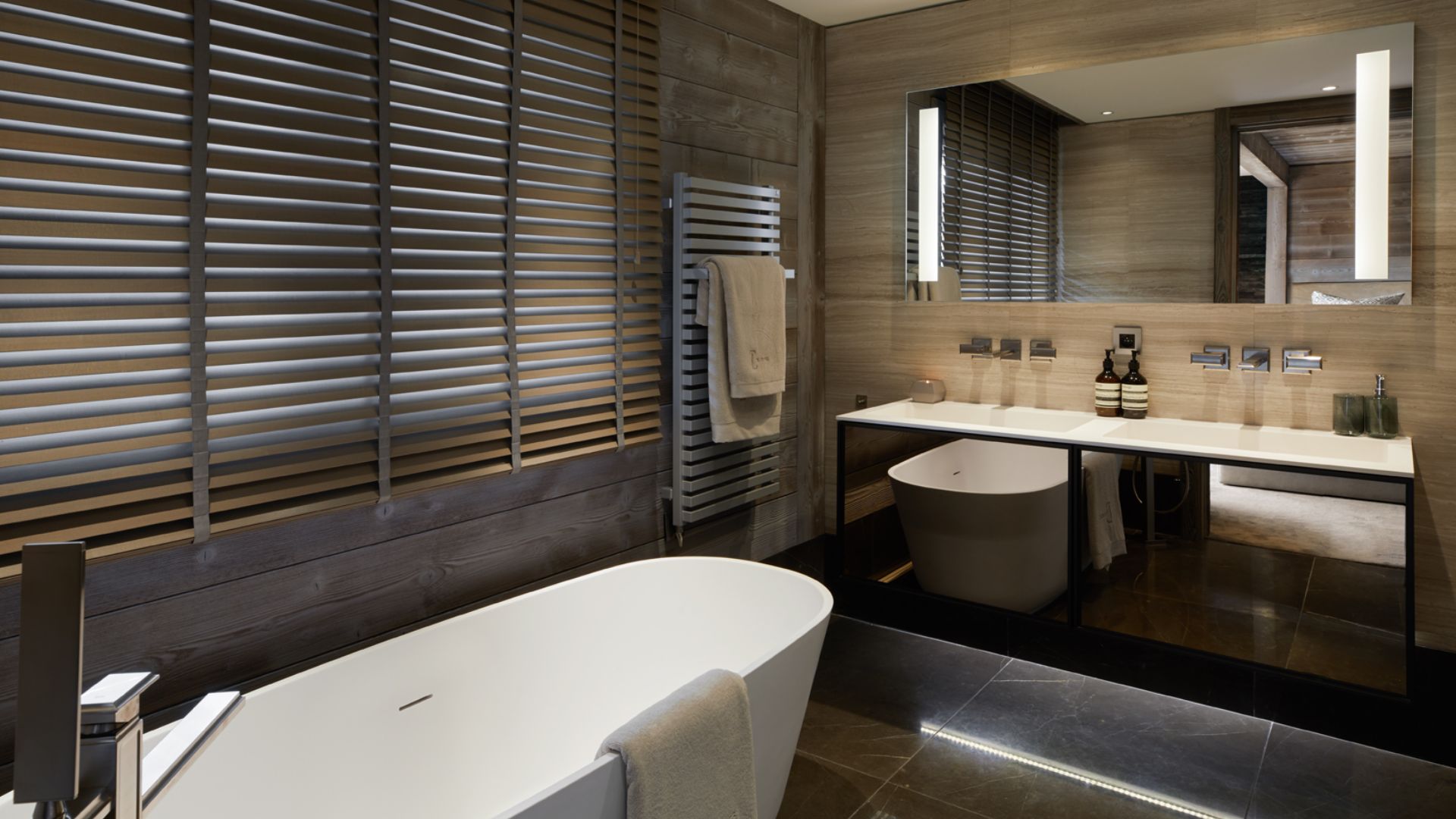 luxury-ski-chalet-courchevel-1850-the-lodge-oxford-ski-comapny-  (14).jpg